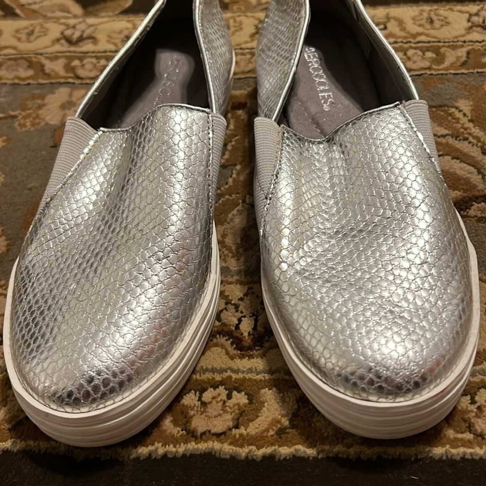 Comfy Aerosoles silver SALTWATER stretchy slip-ons 7.5 EUC - Picture 4 of 8